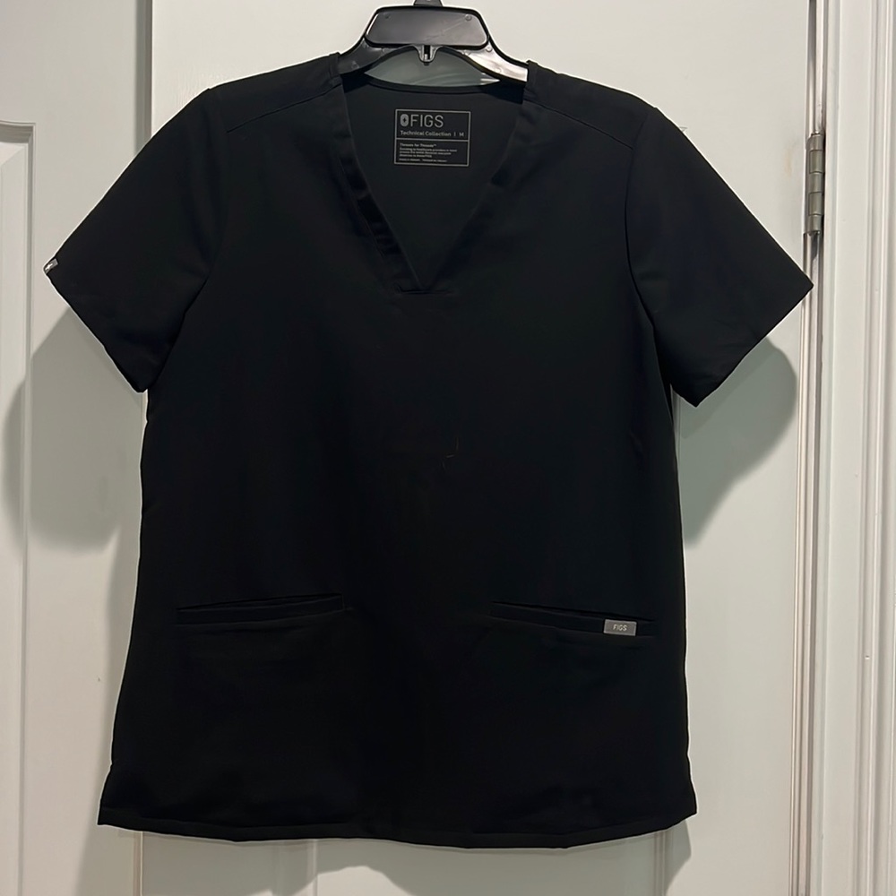 Black Figs Casma 3 Pocket Top